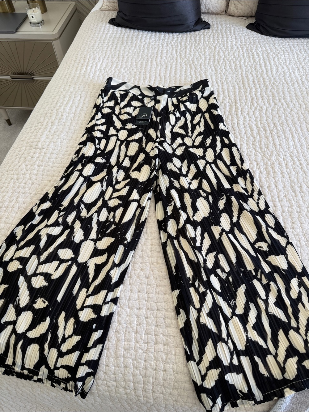 Adrianna Papell Black & Cream Pleated Wide-Leg Pants